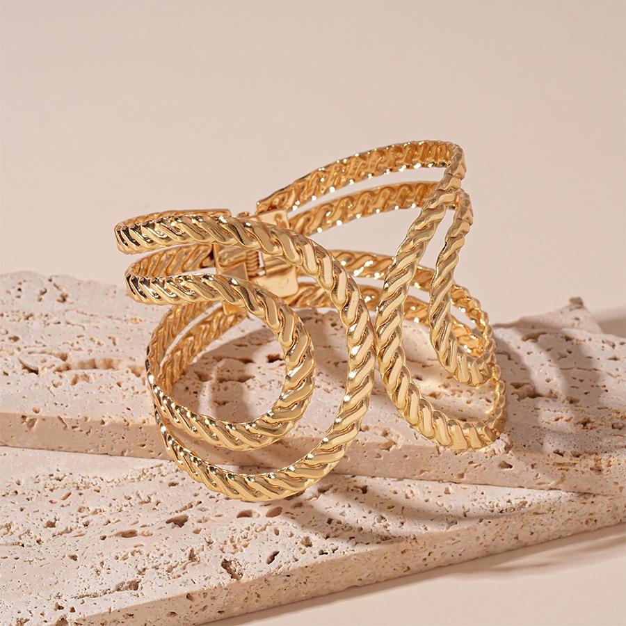 Exaggerated Diamond Inlaid Spider Open Bangle: Trendy High-End Fashion Jewelry for Women