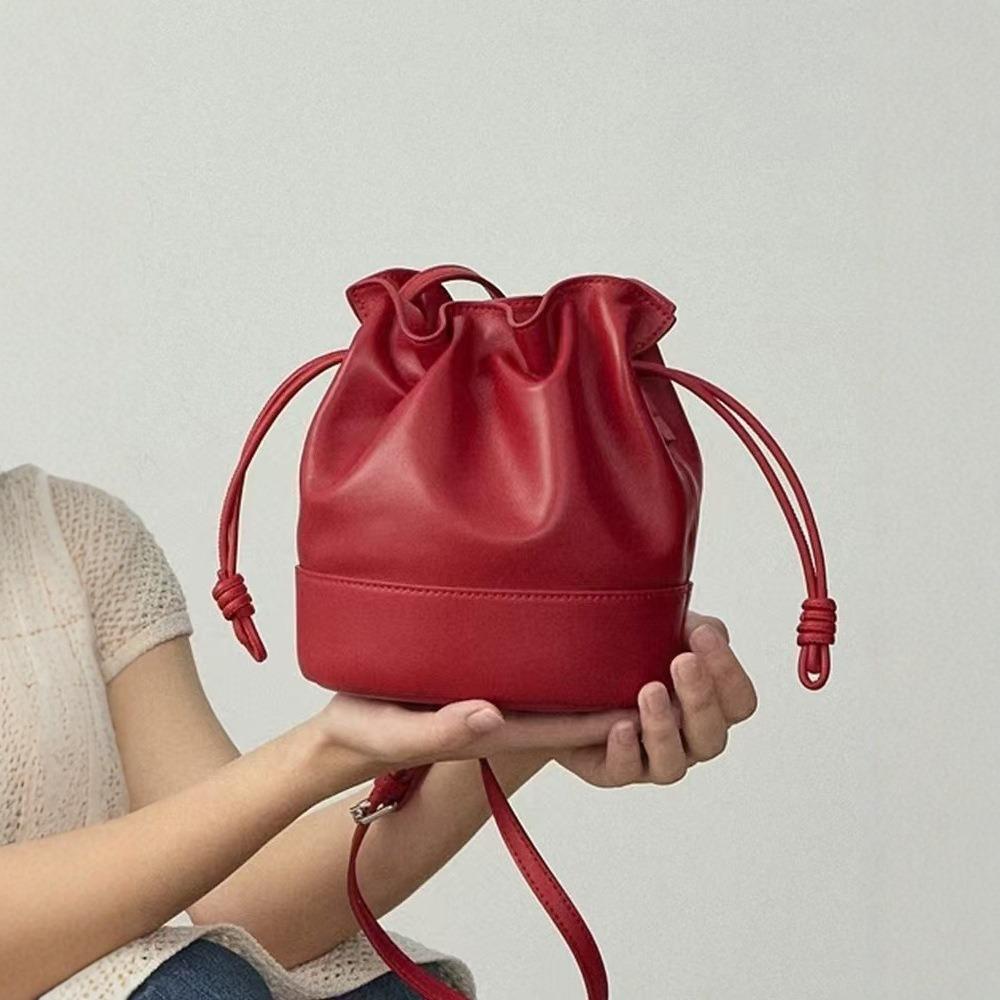 Folded cloud bucket bag women's spring and summer 2025 new soft leather niche high-end red shoulder messenger bag