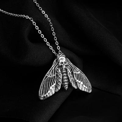 Gothic Retro Sliver Color Death Skull Moth Pendant Necklace for Women Men Hallowmas Party Hip-hop Trendy Jewelry Accessory Gifts