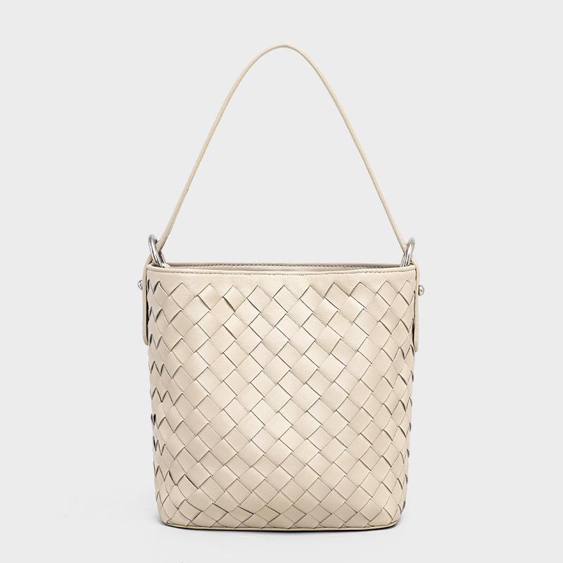 Bucket Bag New Women's Bag Autumn and Winter Fashion Shoulder Messenger Bag Premium Commuter Woven Bag