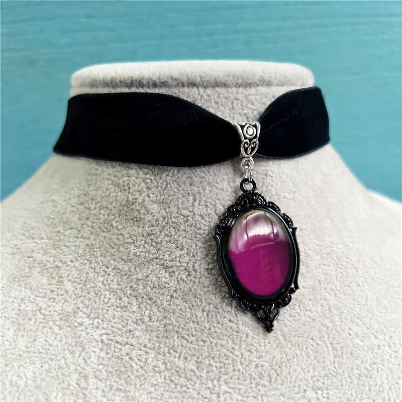 Gothic Style Retro Velvet Chokers for Women Personality Black and Red Ellipse Crystal Pendant Necklace Hallowmas Jewelry Gift