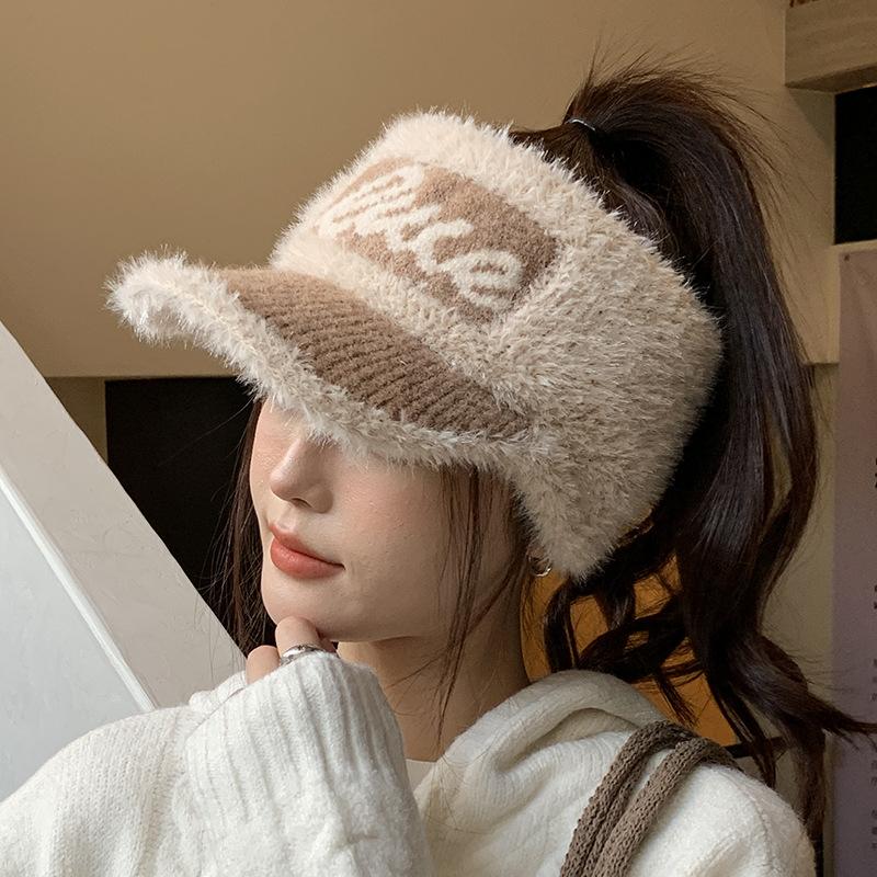 

Плюшевая защита от холода Защита ушей Шляпа с открытым верхом Женская Осенне-зимняя Теплая шапка для верховой езды с отверстием для хвостика Вязаная шапка one size