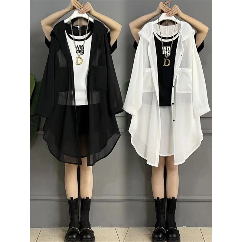 

Женский приталенный корректирующий топ большого размера с надписями и жилеткой в комплекте из двух предметов. Летний стильный элегантный костюм большого размера. One-piece black shirt 3XL