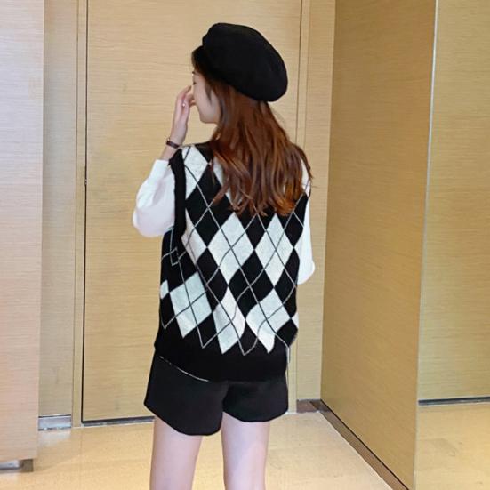 Women's Diamond Plaid Pattern Knitted Vest Loose V Neck Sleeveless Pullover Tank Top Casual School Sweater Top
