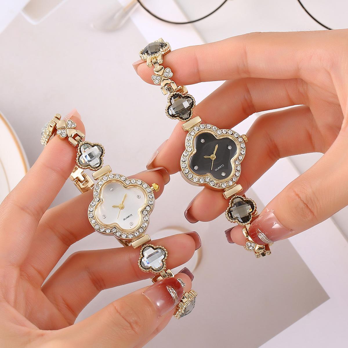 Модный темперамент, часы-браслет в стиле легкой роскоши, женские часы в форме четырехлистного клевера белый