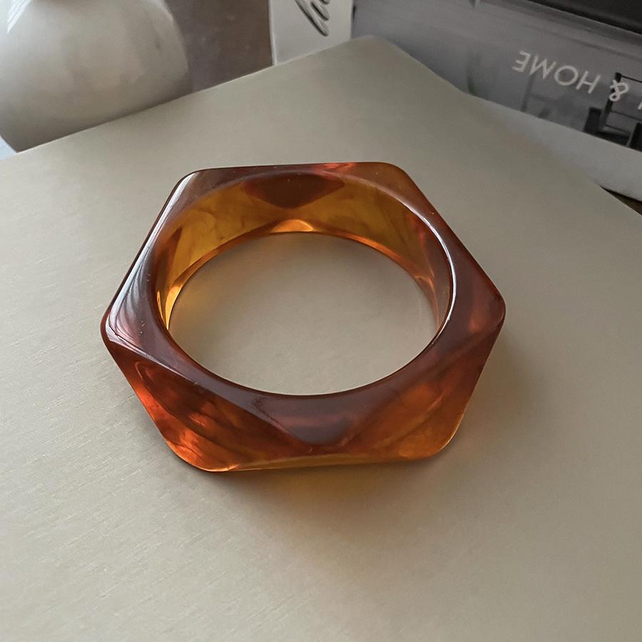 French Geometric Resin Bracelet: Irregular, Retro, Versatile, High-End Fashion Jewelry.