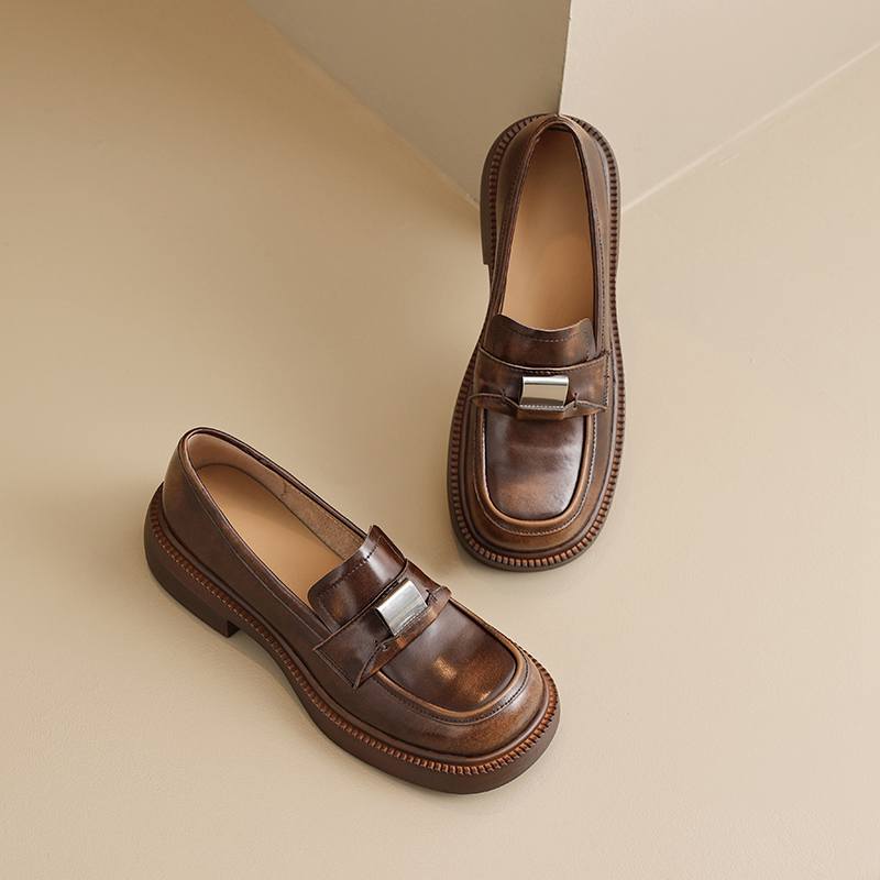 Krazing Pot Piele de vaca Varf rotund Fund gros Pantofi de primavara Brogues Inchideri metalice Platforme Femei Pompi