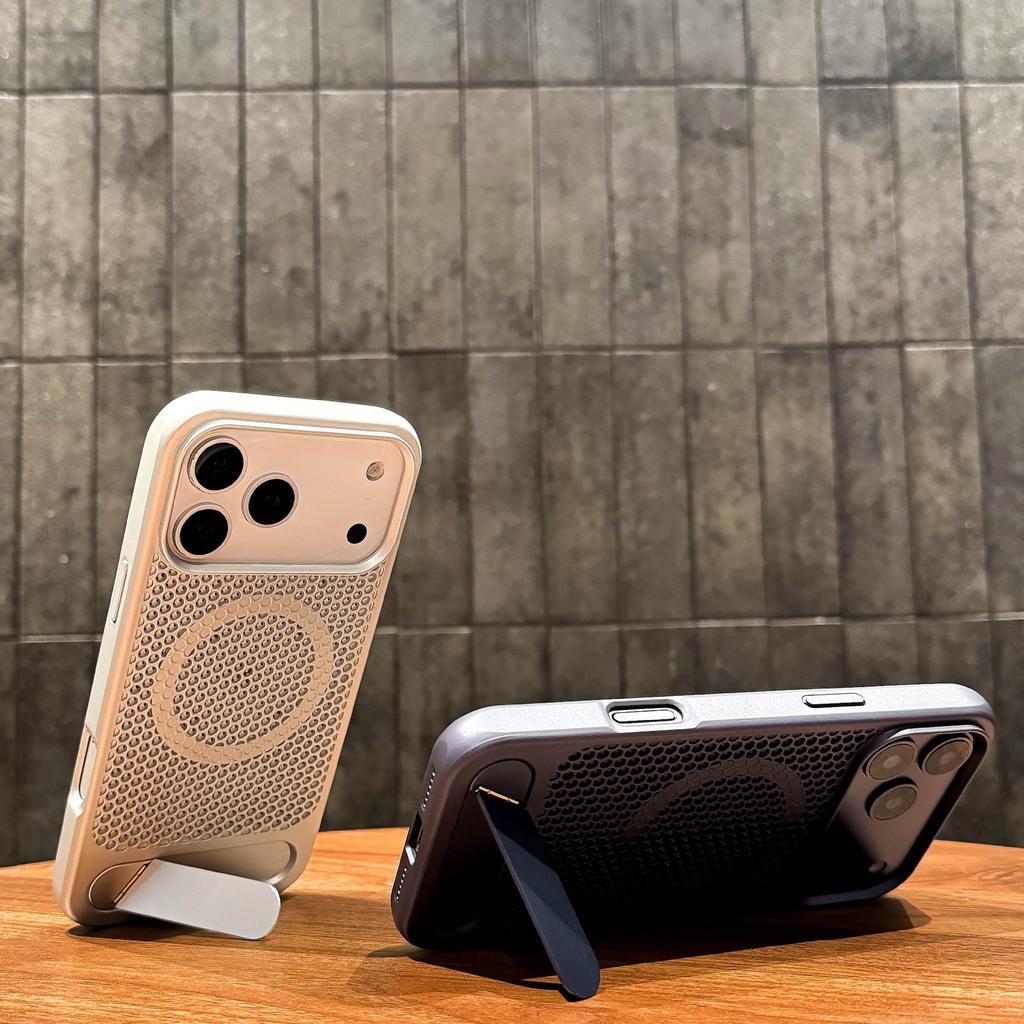 Magnetic Honeycomb Heat Dissipation Case for iPhone 14/15/16/17 Pro Max