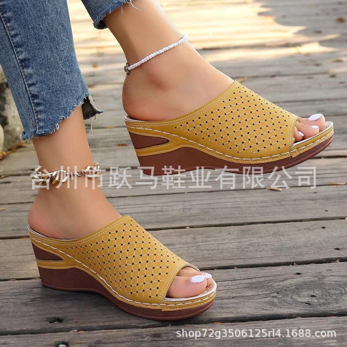 

Европейские и американские сандалии женские на танкетке большого размера, летние новые туфли с лазерной полостью в форме рыбьего рта, тапочки для женщин 36 лимонно-желтый