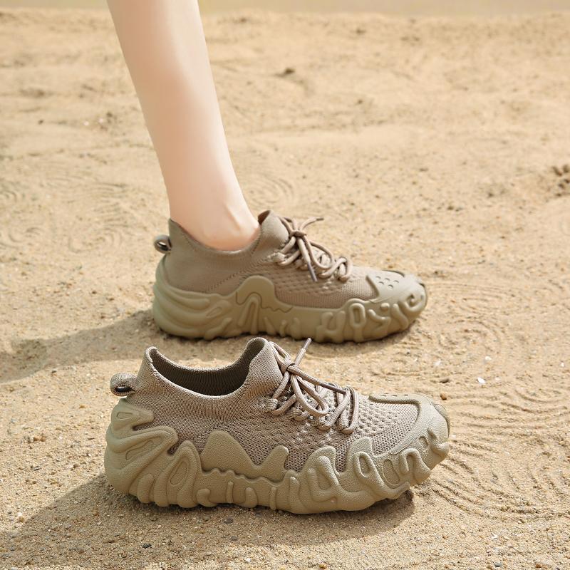 Spring and Summer New Flying Mesh Shoes Soft Sole Lightweight Sports Casual Shoes Anti-slip Wear Women Casual Shoes