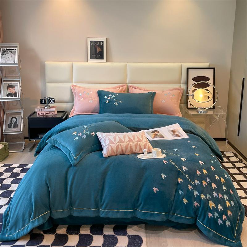 A klasės pieno aksomas keturių dalių žieminis šiltas sutirštintas dvipusis aksominis antklodės užvalkalas didelio tankio matinis vienspalvis raižytas aksomas