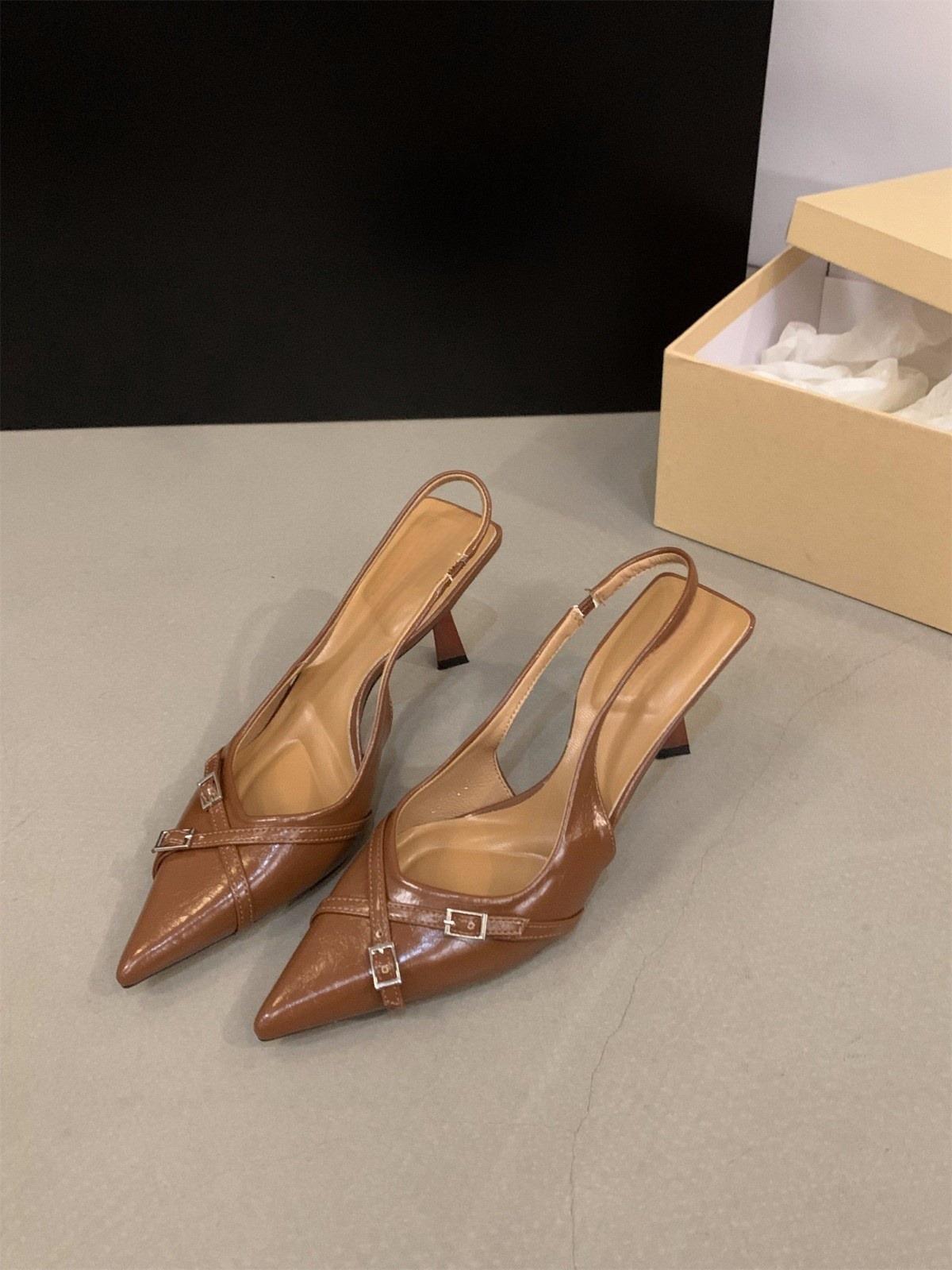 

Niche French black high heels bag head sandals women s shoes 2024 new summer temperament socialite pointed single shoes 39 коричневий