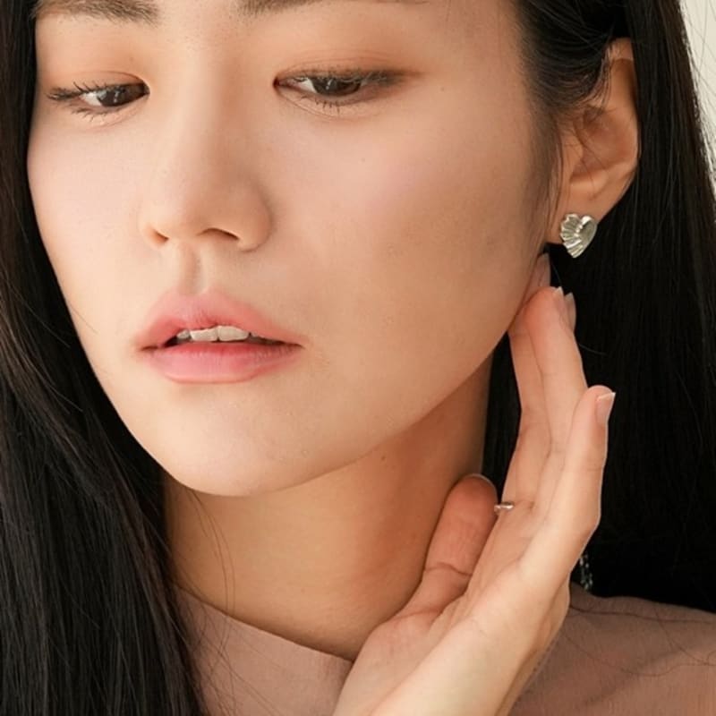 BELLOOGGI Frill heart earring