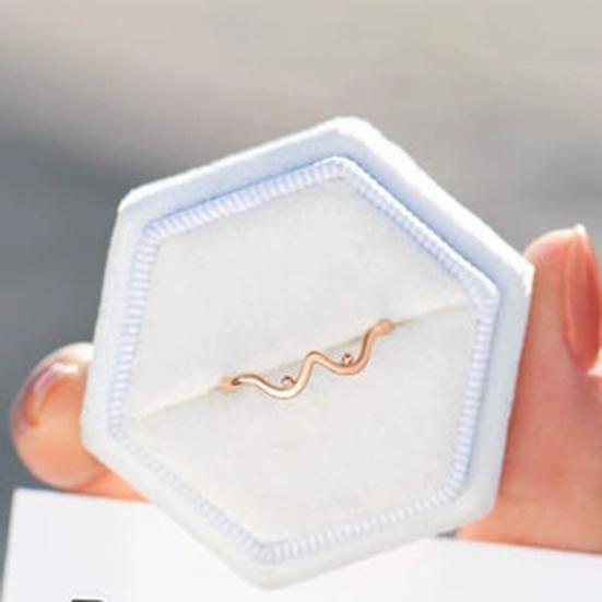 Women Brooch Retro Butterfly Shape Faux Emerald Rhinestone Decor Anti-slip Suit Coat Collar Hat Scarf Decoration Clothes