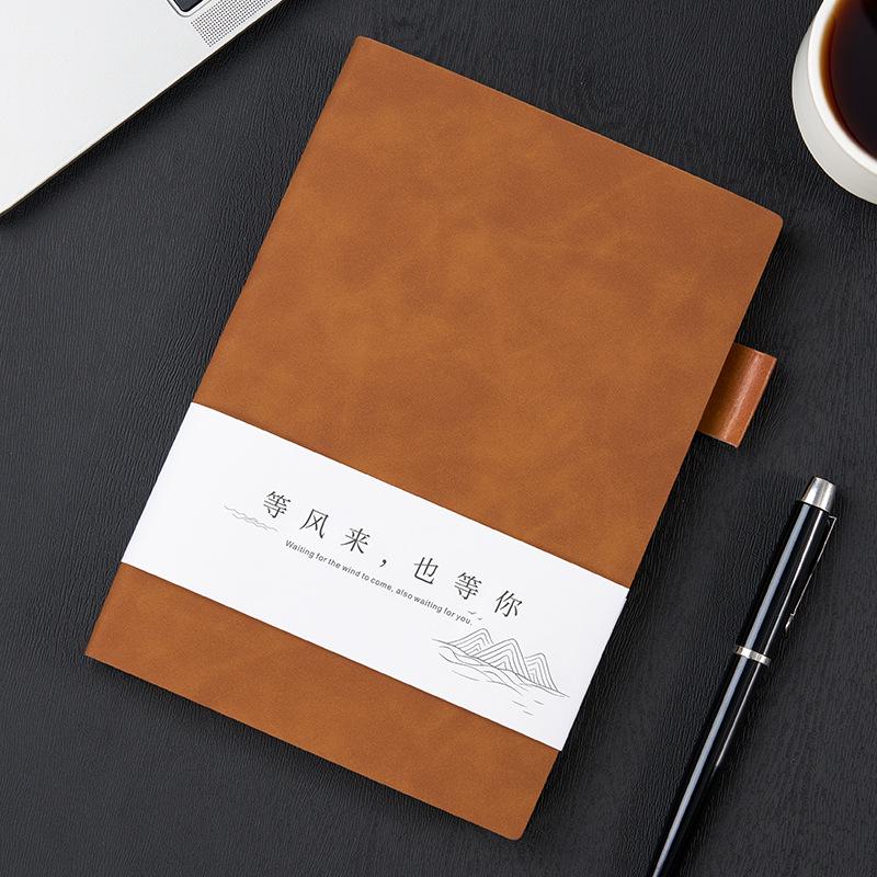 Maßgeschneidertes Business-Notizbuch aus weichem Leder mit Stifthalter