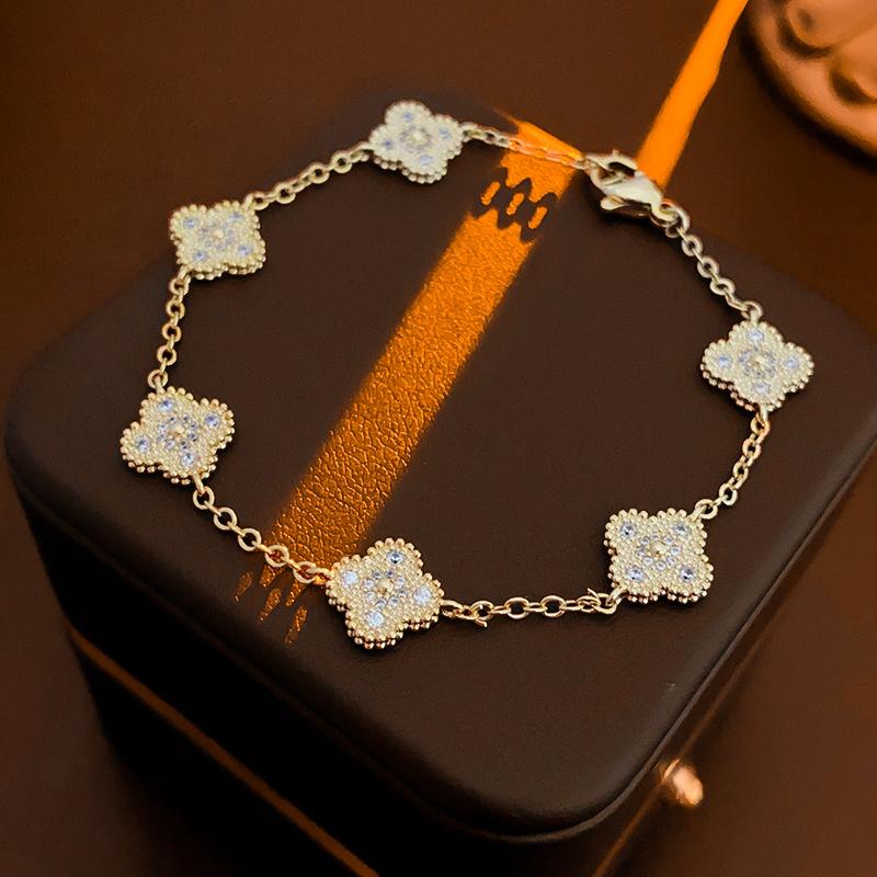 Zircon Mother-of-pearl Four-leaf Clover Bracelet, Simple and Versatile Bracelet, Light Luxury High-end Jewelry for Women