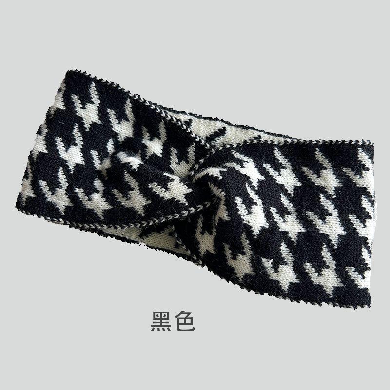 Winter plush wool cap thickened warm Northeast knitted hat women's big head circumference ear protectors hairball hat white ball cap