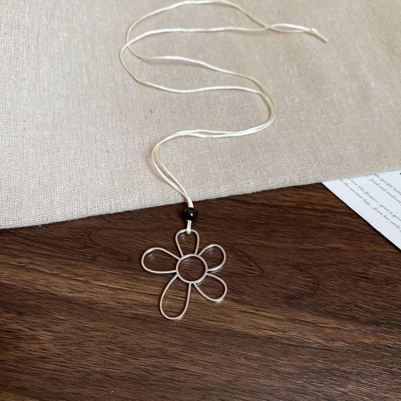 Y2K Starfish Flower Necklace: Cool, Sweet Style for Women’s Fashion