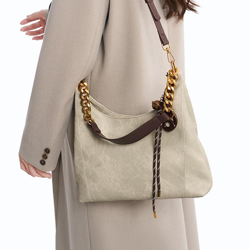 

Premium Tote Bag Women S Large Capacity Commuter Underarm Shoulder Bag Trend Crossbody Bag Chain Bag