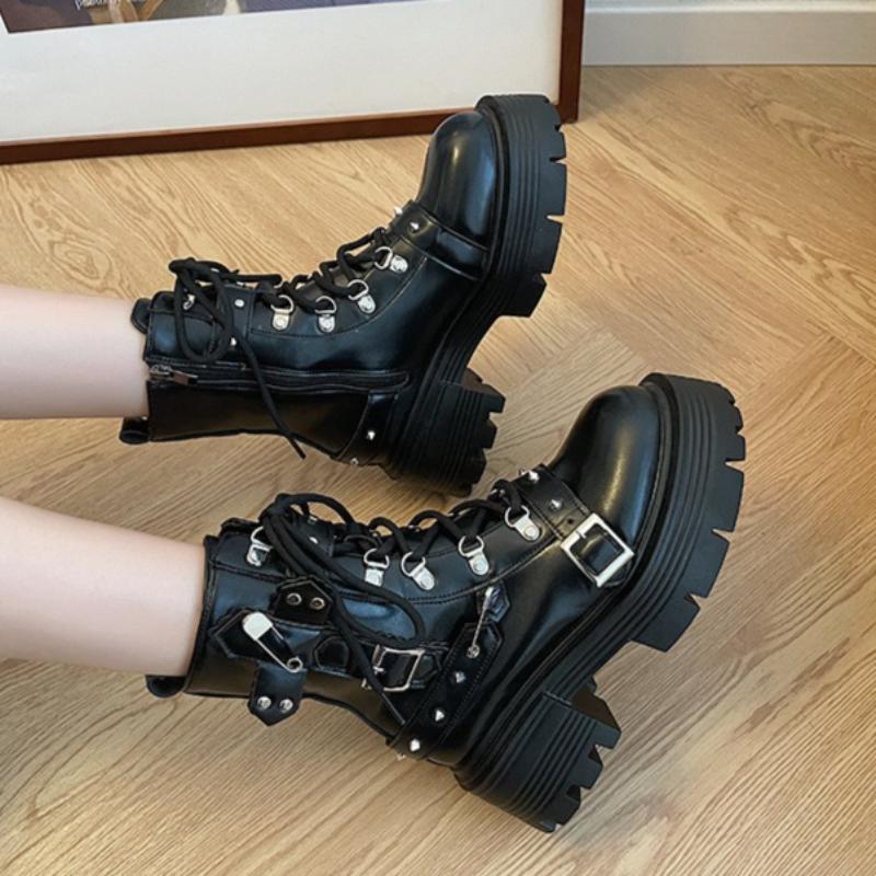 Fashion 2025 New Women Rivet Chain Design Short Boots Metal Decor Black Punk Style Women Shoes Gothic Shoes Street Trend Lady Rock Boots