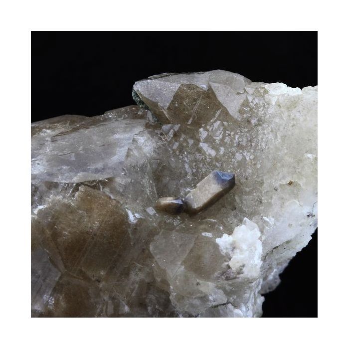 Pierres et Minéraux. Anatase + Quartz. 211.0 ct. Entre Deux Roches, Massif de la Lauzière, France..