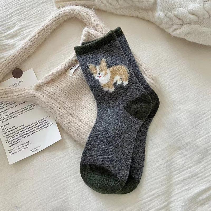 Early Autumn Plant Plush Puppy Socks for Women, Retro and Warm, School-style, Cute Mid-calf Postpartum Socks