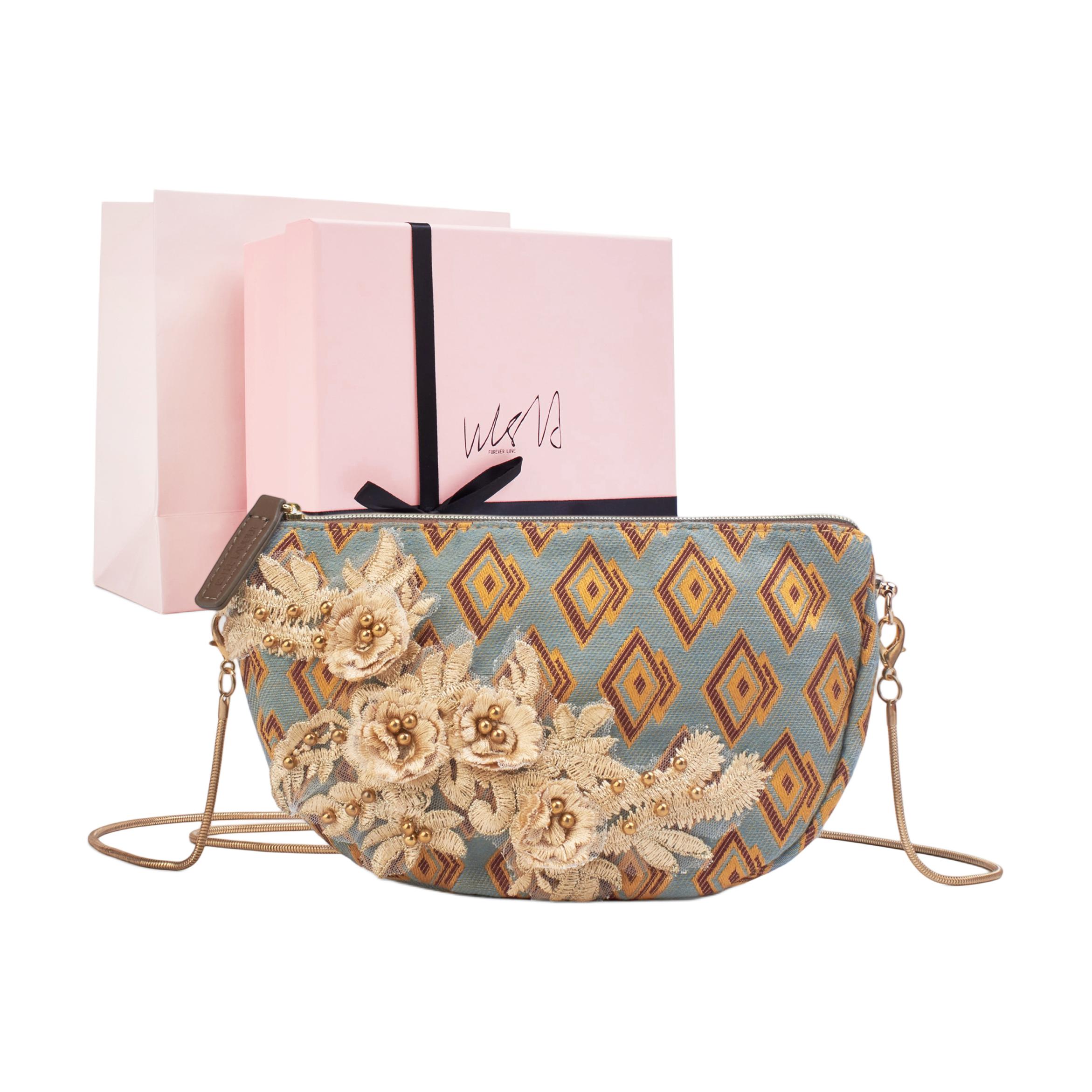 ESTEE LAUDER Косметички и сумки для туалетных принадлежностей Женские Нежные