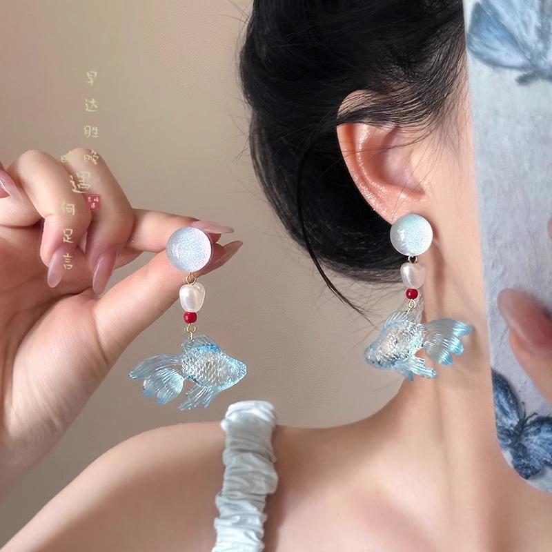 Dopamine Blue Goldfish Pearl Stud Earrings Women's Summer Seaside Vacation Wind Earrings Unique and Beautiful Design Earrings