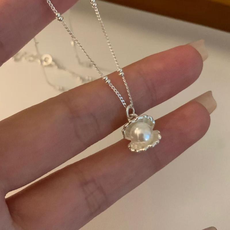 Pearl Shell Pendant Necklace For Women Delicate And Elegant Temperament Choker Chain Office Party Jewelry Birthday Gift