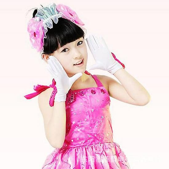 White Elastic Dance Gloves for Kids Aged 4-10 - Lightweight, Breathable, and Ideal for Performance and Etiquette.