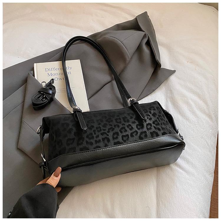 Simple and Large-capacity Underarm Bags, Autumn New Trends, Simple Messenger Bags, Fashionable Commuter Shoulder Bags