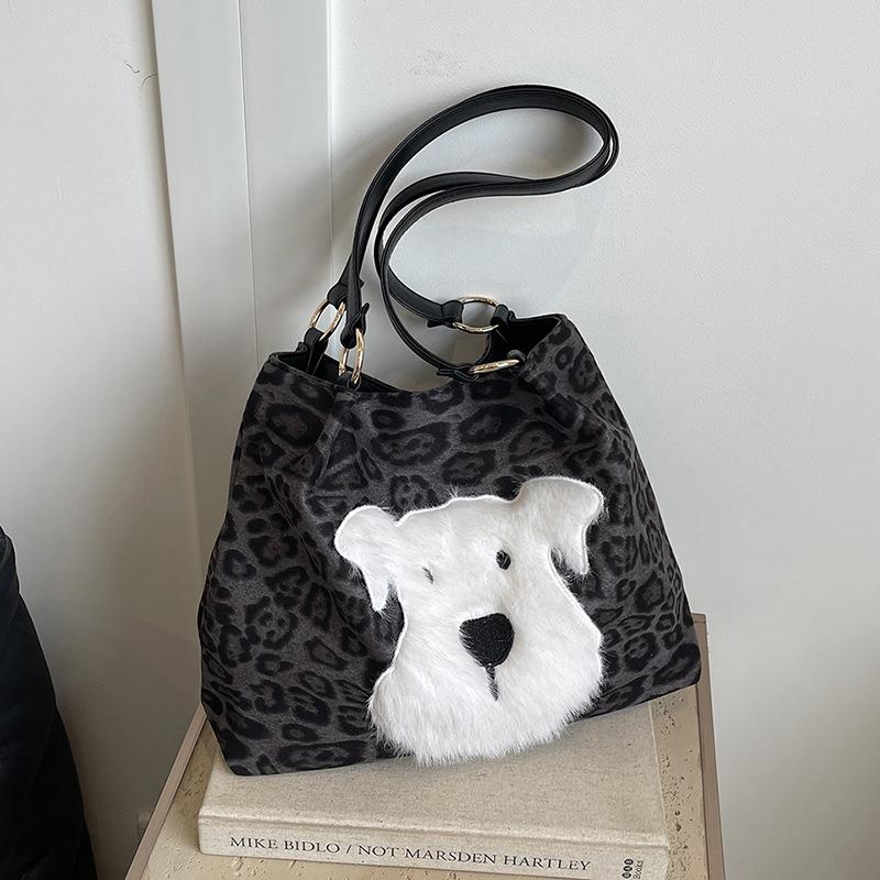 

Leopard print bag women s large-capacity new autumn and winter leisure shoulder shopping bag cartoon commuter tote bag чорний
