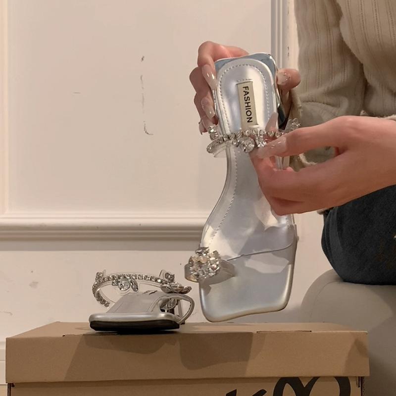 Fashion Luxury Crystal Women Slippers Fashion Low Heels Sandals Women Summer Open Toe Pearl Flip Flops Brand Designer Women Party Shoes