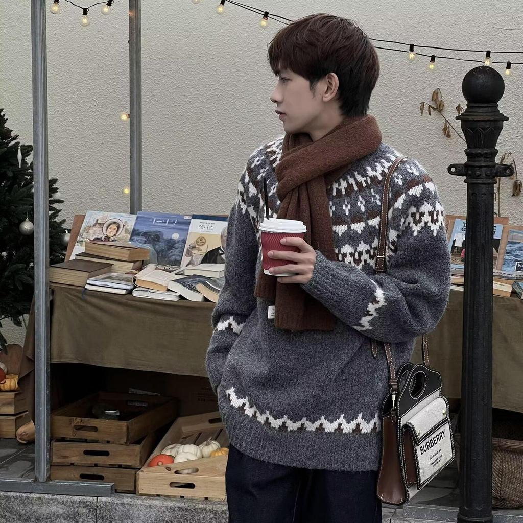 Retro Fair Isle Round Neck Jacquard Pullover - Trendy Loose Knitwear for Couples, Long Sleeve.