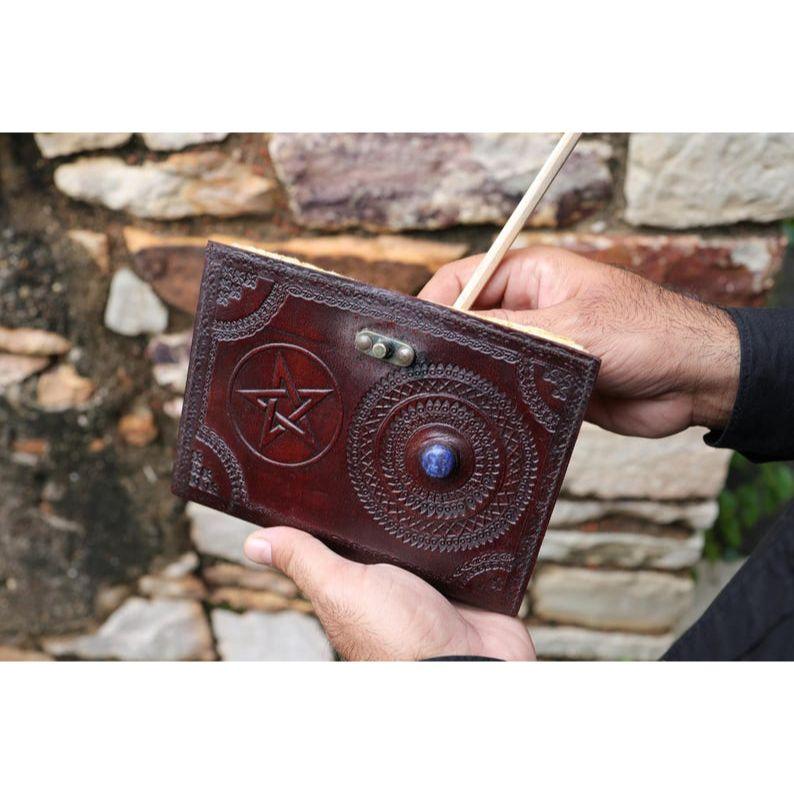 Handgemachtes Wicca-Leder-Tagebuch mit braunem Pentagramm-Prägung, leeres Zauberbuch der Schatten, Notizblock, Grimoire-Buch, Schreibbuch für Männer und Frauen, 7/5
