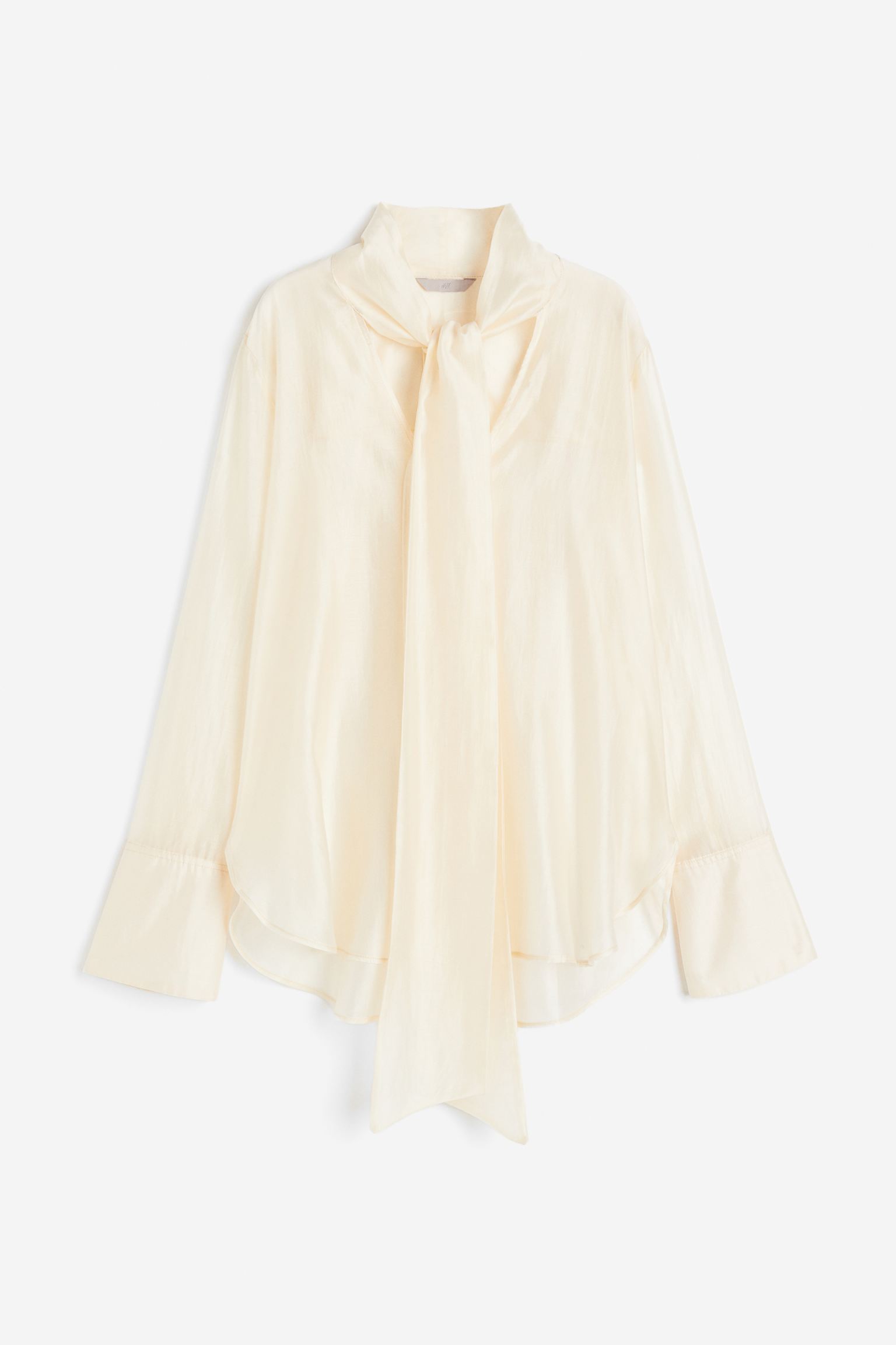 

Блузка с завязками на воротнике