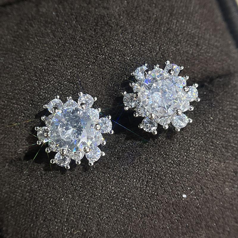 Popular Luxury Full Diamond Earrings With Feminine Style and Fashion Korean Version Personalized Leaf Set Zircon Earrings
