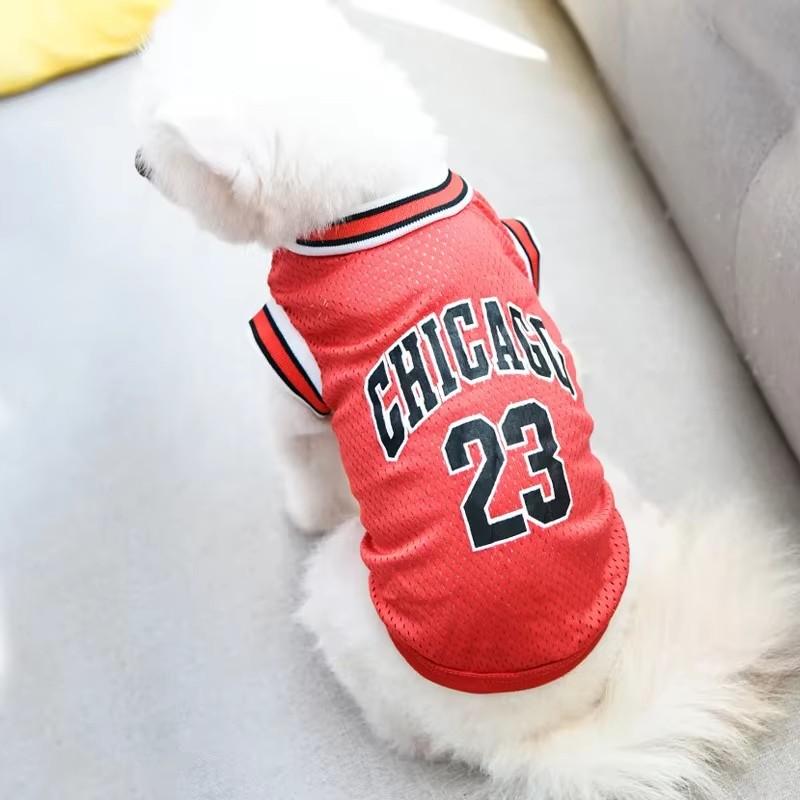 Mesh Atmungsaktive Hundekleidung Schnauzer Teddy Sport Große Hundetrikot Basketballkleidung Welpen-T-Shirts Sommer-Haustier-Katzen-Shirts