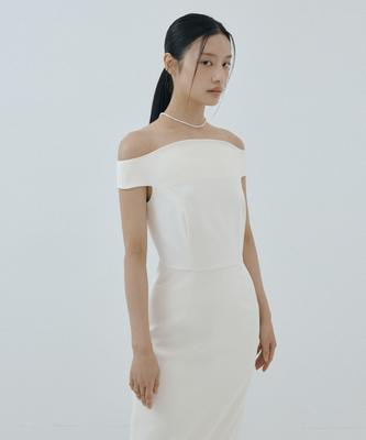 Lucirju Curved Off-Shoulder Dress (Ivory)