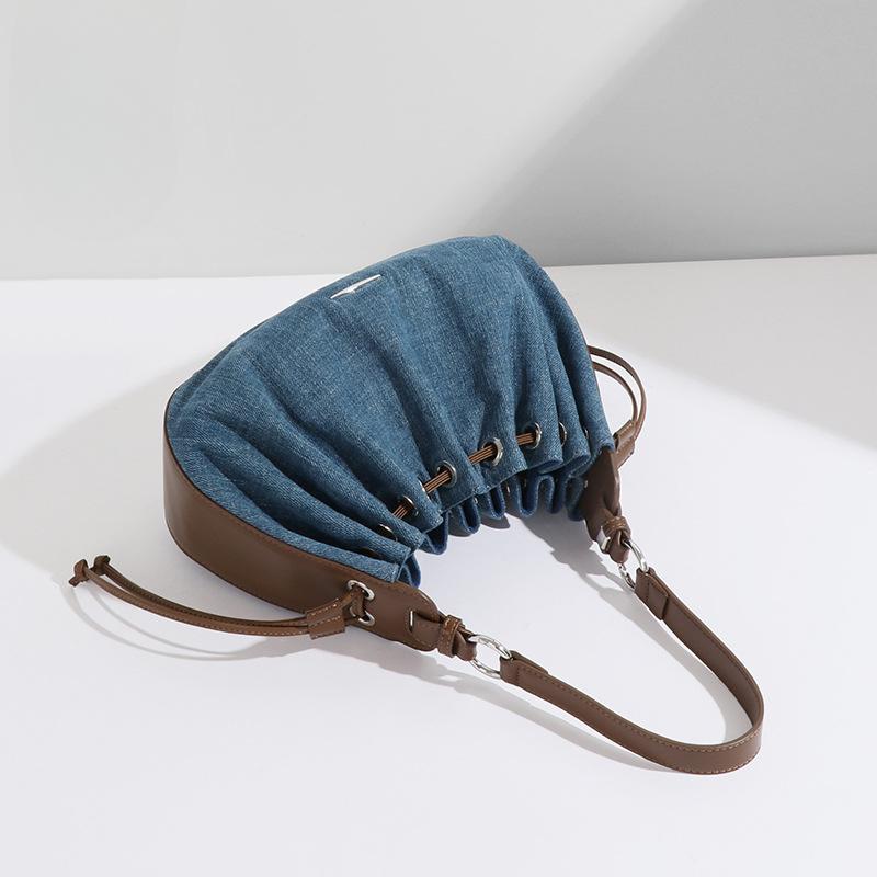 Fashionable Fabric Pleated Bag with Drawstring Opening, Trendy Single-shoulder Women's Bag with Design Sense, Trendy Hand-held Crossbody Bag