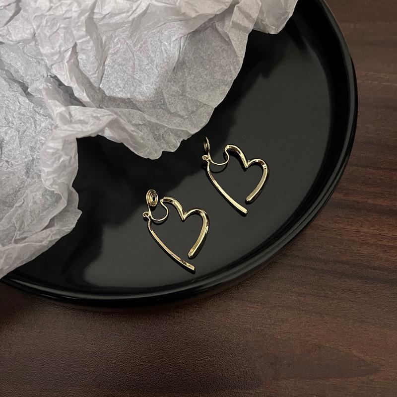 Pearl Mosquito Coil Disc Ear Clips: No-Pierce, Elegant French-Style Earrings for Women