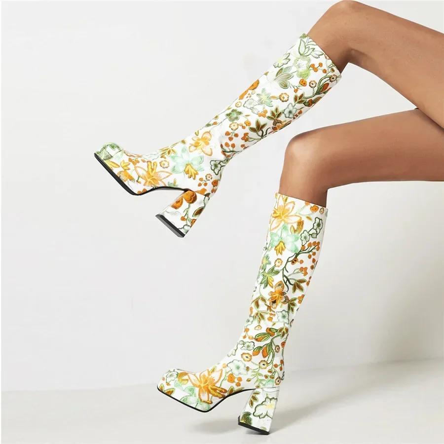 Gėlėmis marginti platforminiai aukštakulniai batai iki kelių moterims, su masyviu kulnu, kvadratiniu priekiu, seksualiems pasimatymams, žieminiai, rudeniniai, šilti, su pliušu, užmaunami, ilgi platforminiai batai