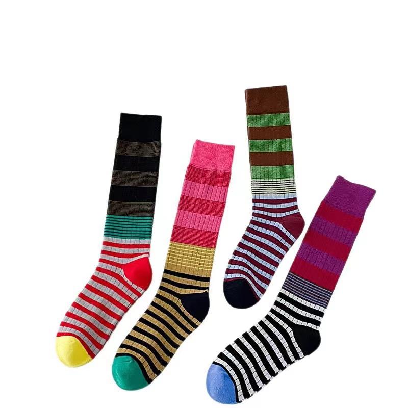 Herbst Winter Ins Mode für Frau Farbverlauf Gestreift Bunte Retro Wadensocken Baumwolle Hohe Röhre Weiche Sport Damen Casual Sox