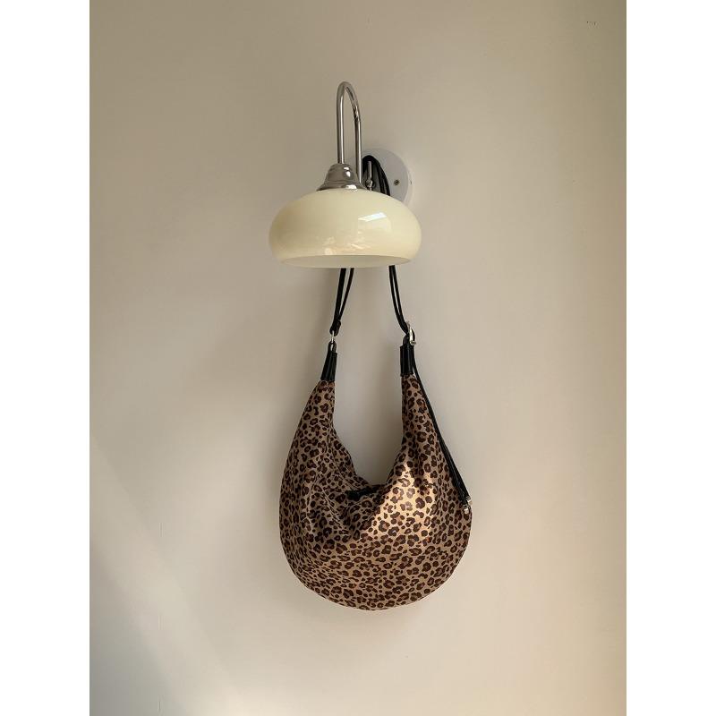 

Повседневная сумка-мессенджер осень и зима ощущение высокого класса нишевая сумка-пельмень из мягкой кожи модный тренд леопардовый принт сумка на плечо женская