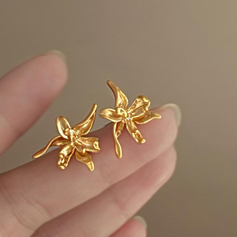 Exaggerated Metal Flowers Zircon Stud Earrings For Women Fashion Gold Color Hollow Round Temperament Earrings Zircon Party Gifts