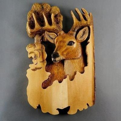 Sculpture murale artisanale en bois peinte à la main représentant un raton laveur, un ours, un cerf, un loup ou un renard