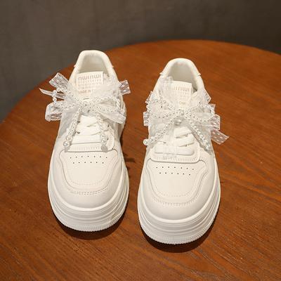 Dicke Sohle Perlenleder Kleine weiße Schuhe Damen Atmungsaktives Mesh Erhöhende Damenschuhe 2025 Sommer Neue Muffin-Schuhe Lässige Board-Schuhe