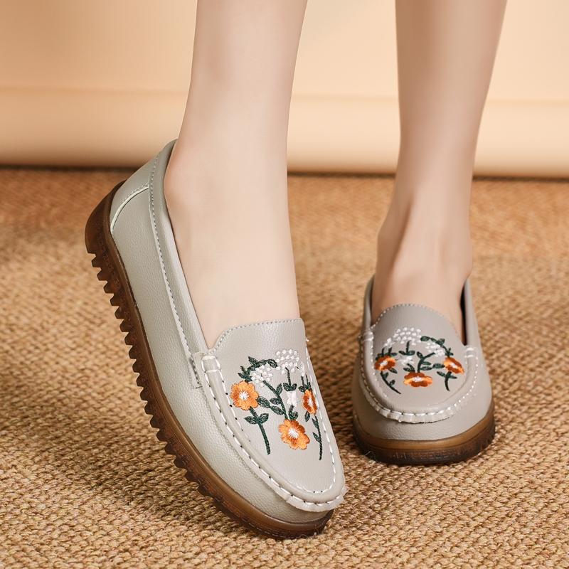 

Женские туфли на плоской подошве, кожаные мокасины для вождения, повседневные туфли без застежек с вышивкой, летние туфли для медсестер для мам, большой размер 40