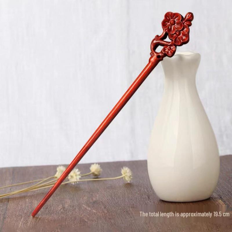 Elegante Haarnadel aus rotem Sandelholz – Haaraccessoire im antiken chinesischen Stil für Haarknoten.