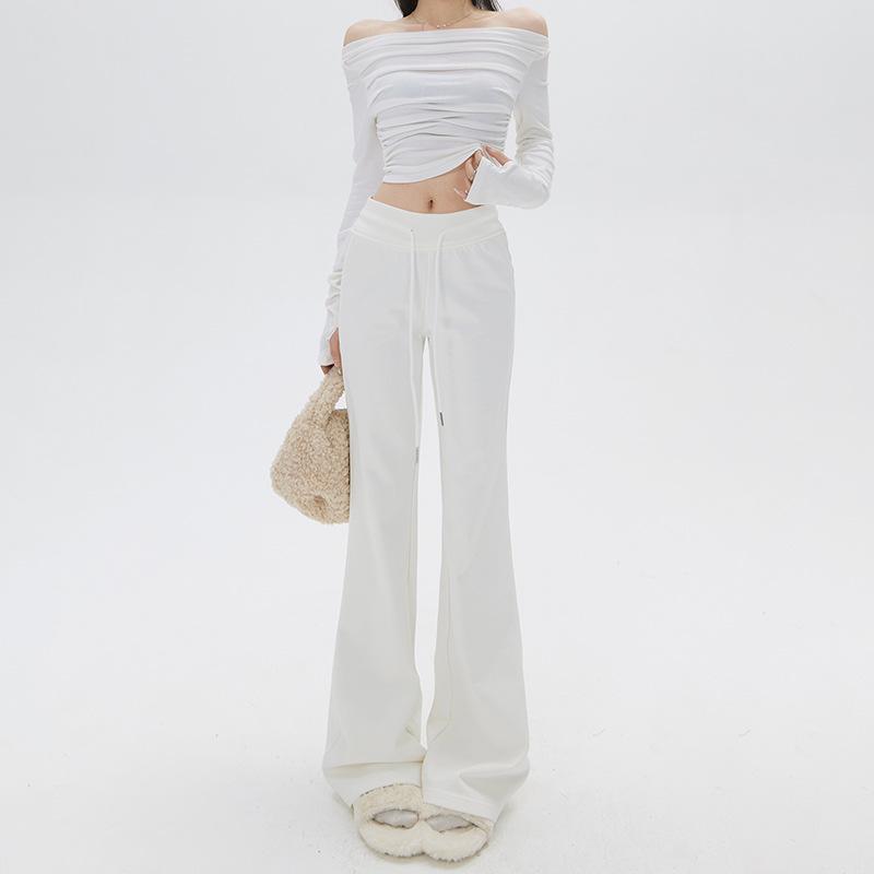 High-Waist Velvet Flare Pants for Women – Autumn & Winter Hip-Lifting Style.